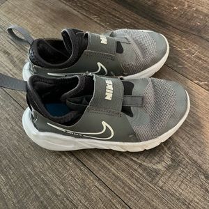 Boys Nike shoes 11c